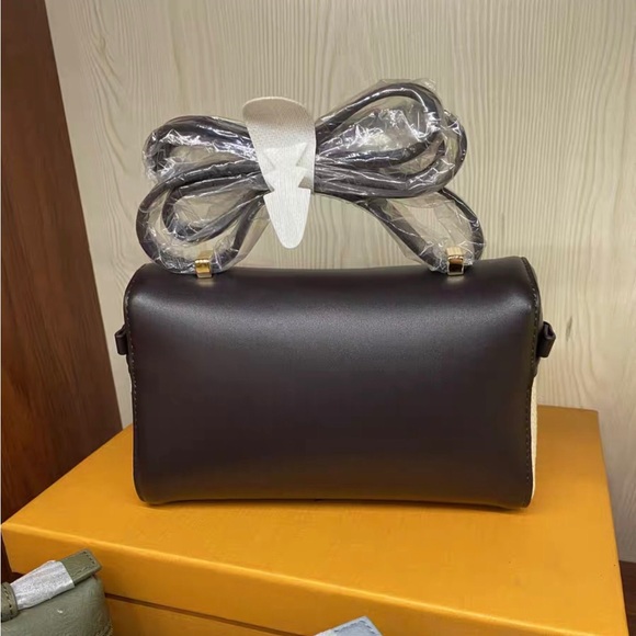 Loro Piana Cream Fabric and Black Leather Cosmetic Case with Gold Hardware - Picture 3 of 6